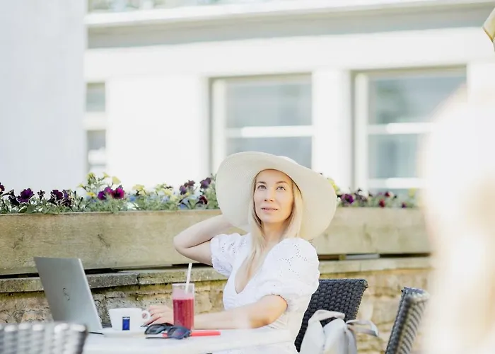 Vanalinna Boutique Отель *