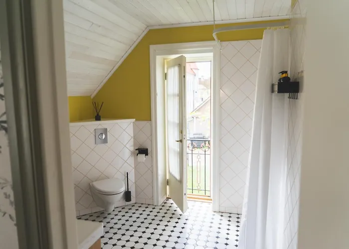 Отель Vanalinna Boutique Курессааре