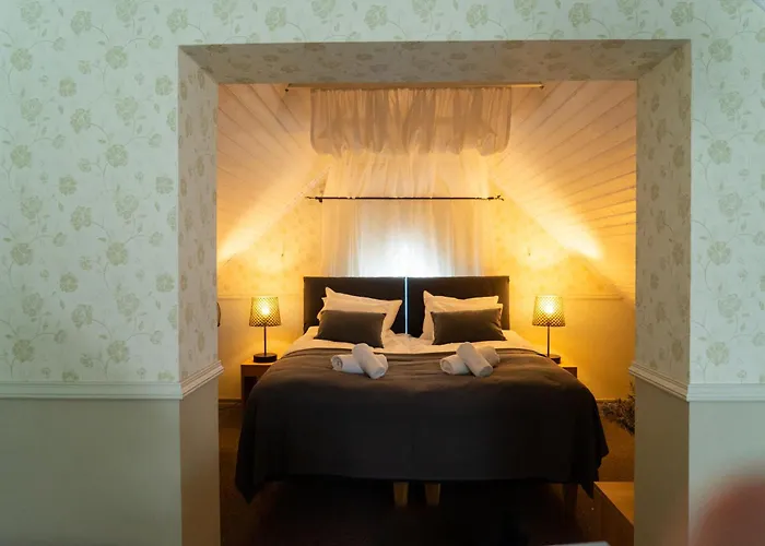 Отель Vanalinna Boutique Курессааре