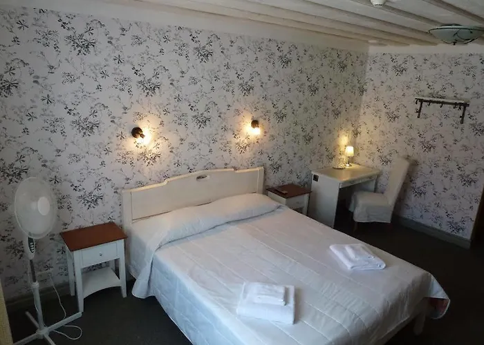 Vanalinna Boutique Отель Курессааре